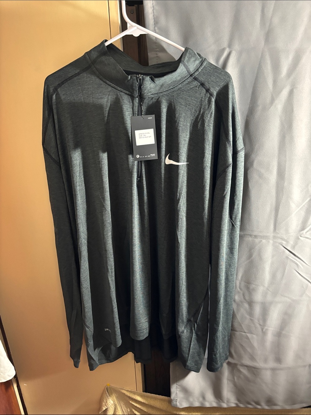 Nike Men’s Dark Gray Quarter-Zip Dri-FIT Pullover
